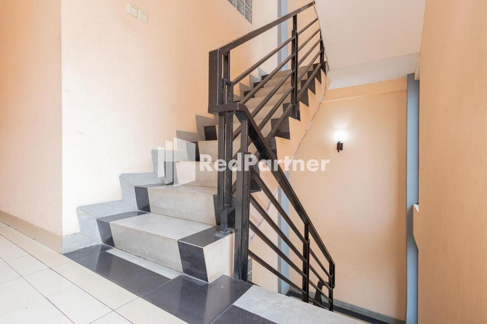 Star Hotel Jaksa Mitra Reddoorz Jakarta Kültér fotó