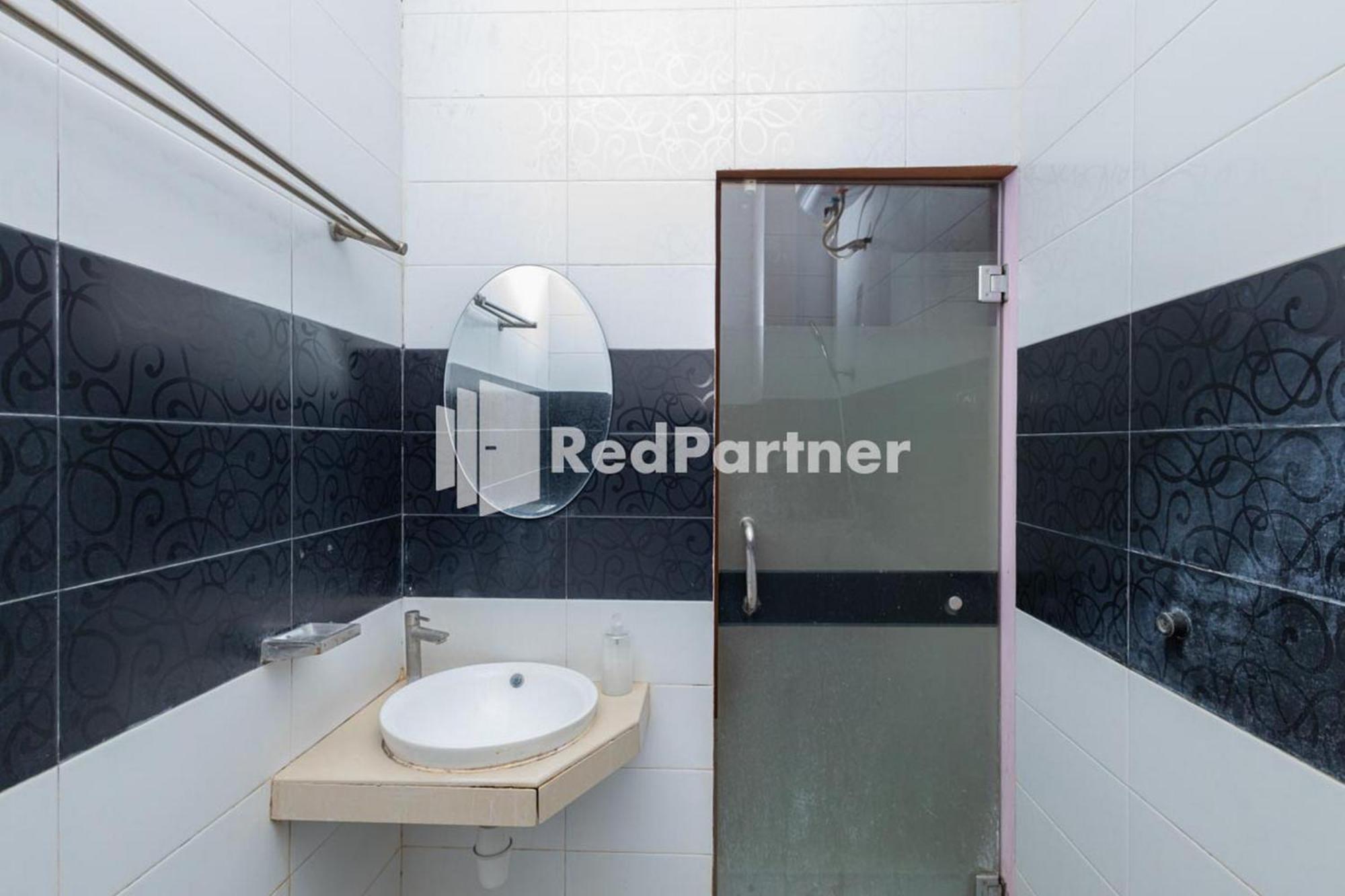 Star Hotel Jaksa Mitra Reddoorz Jakarta Kültér fotó